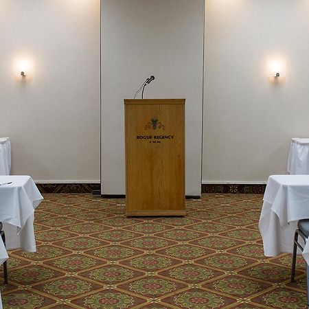 Rogue Regency Inn & Suites Medford Exteriér fotografie
