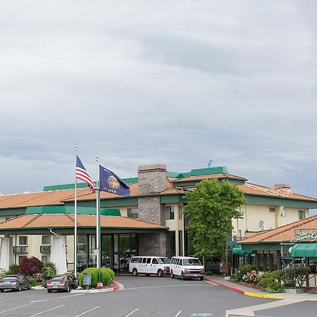 Rogue Regency Inn & Suites Medford Exteriér fotografie