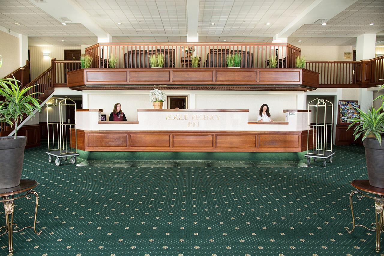 Rogue Regency Inn & Suites Medford Exteriér fotografie