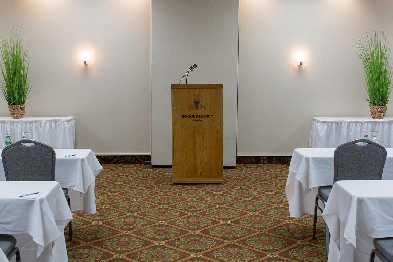 Rogue Regency Inn & Suites Medford Exteriér fotografie