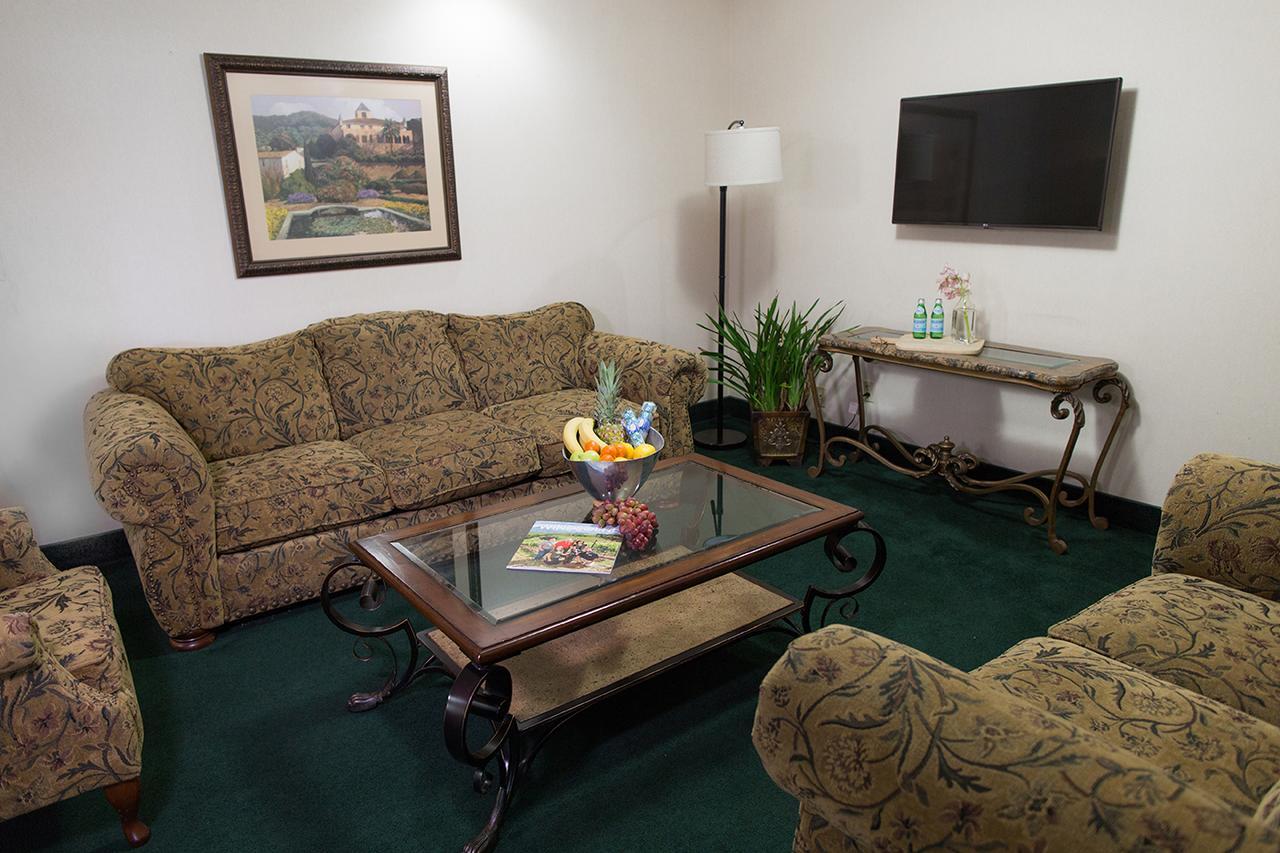 Rogue Regency Inn & Suites Medford Exteriér fotografie