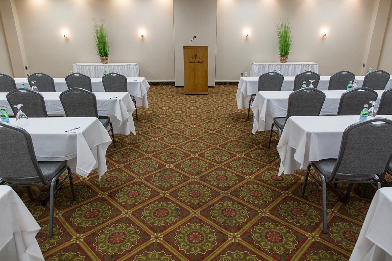 Rogue Regency Inn & Suites Medford Exteriér fotografie