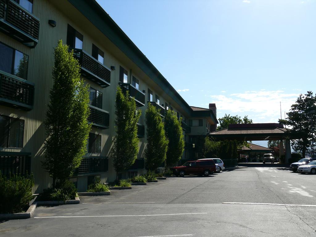 Rogue Regency Inn & Suites Medford Exteriér fotografie